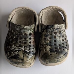 Toddler Camo Joybees Active Clogs Size 4/5